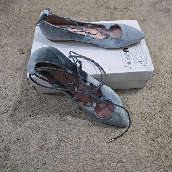 Women Shoes - Picture 5 of 8